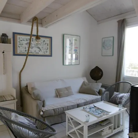 Holiday home Maison Renovee Proche Plage, L'epine, 6 Pers, Jardin - Fr-1-823-50 *