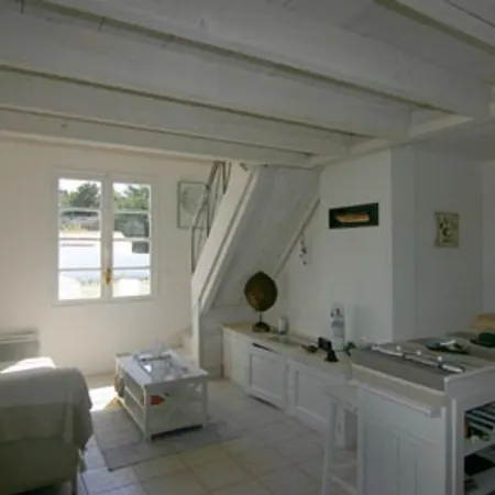 Holiday home Maison Renovee Proche Plage, L'epine, 6 Pers, Jardin - Fr-1-823-50